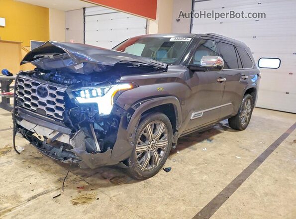 7SVAAABA5PX019180 2023 TOYOTA SEQUOIA Gray Vista tres cuartos delantera izquierda