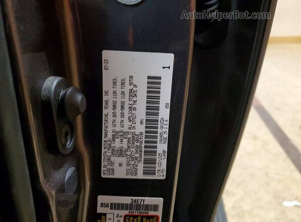 7SVAAABA5PX019180 2023 TOYOTA SEQUOIA Gray Vista de la etiqueta del VIN