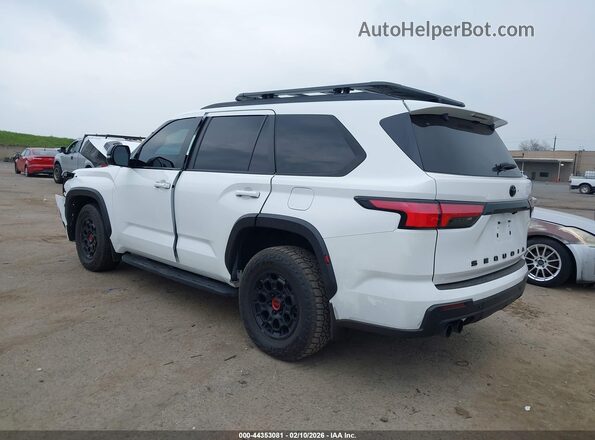 7SVAAABA7RX038557 2024 TOYOTA SEQUOIA Белый Задняя левая четверть