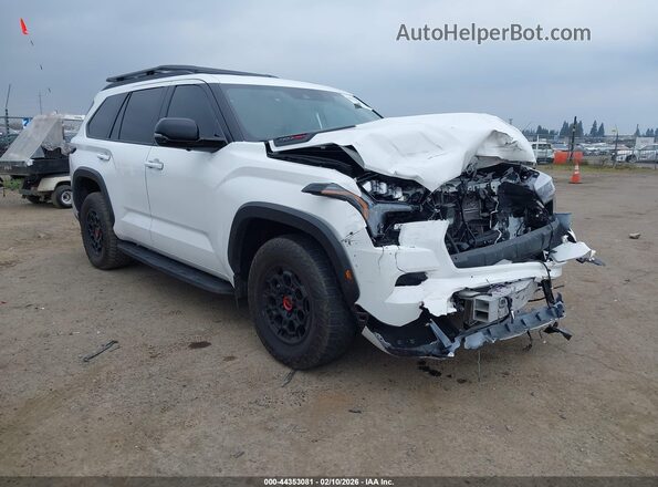 7SVAAABA7RX038557 2024 TOYOTA SEQUOIA Белый Передняя правая четверть