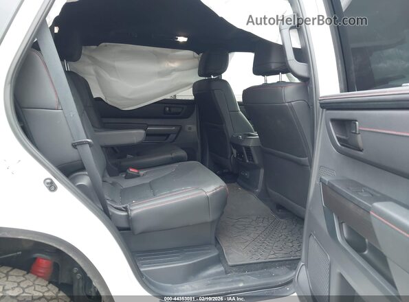 7SVAAABA7RX038557 2024 TOYOTA SEQUOIA Белый Вид наклейки с VIN-кодом