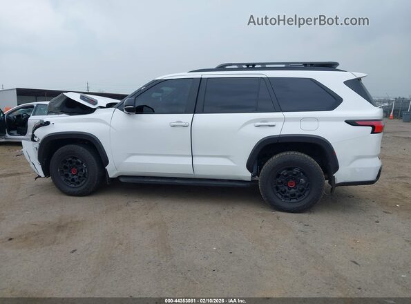 7SVAAABA7RX038557 2024 TOYOTA SEQUOIA Белый Панорамный вид салона 360°