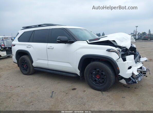 7SVAAABA7RX038557 2024 TOYOTA SEQUOIA Белый Вид задней части салона