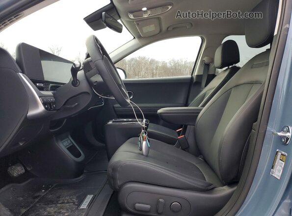 7YAKNDDC2TY046014 2026 HYUNDAI IONIQ Синий Вид салона спереди