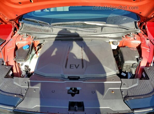 7YAKPDDC1SY009397 2025 HYUNDAI IONIQ Red Vista del compartimento del motor