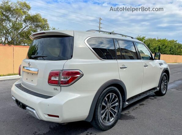 JN8AY2NC9H9501833 2017 NISSAN ARMADA White Вид спереду