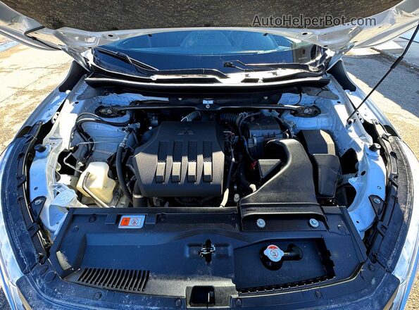 JA4ATUAA3PZ002531 2023 MITSUBISHI ECLIPSE Белый Вид панели приборов