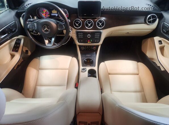 WDCTG4GB5HJ287794 2017 MERCEDES-BENZ GLA Белый Вид щитка приборов