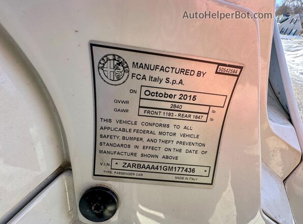 ZARBAAA41GM177436 2016 ALFA ROMEO 4C White Вид задньої частини салону