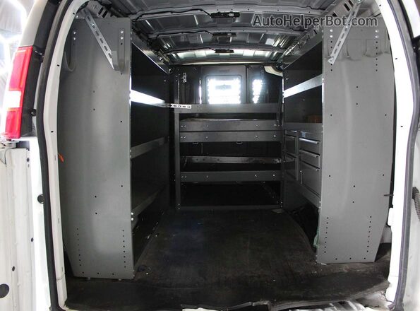 1GTW7AFP5P1188115 2023 GMC SAVANA White Вид салону спереду