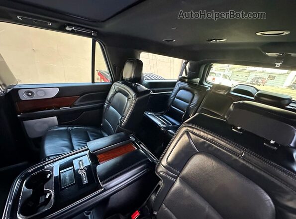 5LMJJ3LT7KEL21377 2019 LINCOLN NAVIGATOR Черный Вид задних сидений