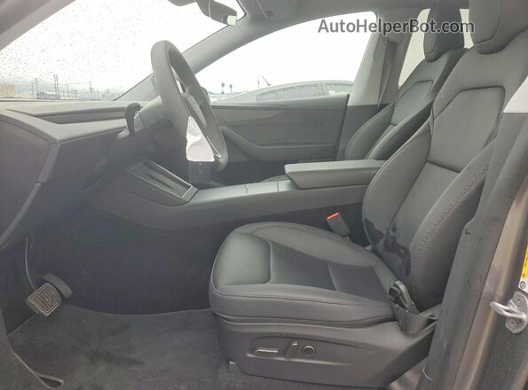 7SAYGDED8TF427808 2026 TESLA MODEL Y Silver Widok deski rozdzielczej