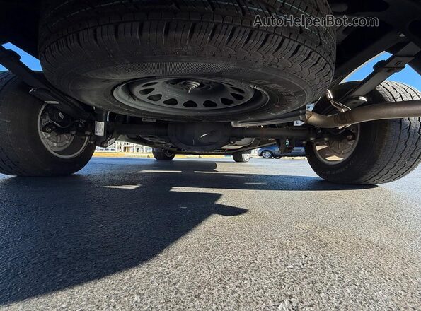 3GCUYDED5NG131005 2022 CHEVROLET ALL MODELS Серебряный Вид подкапотного пространства