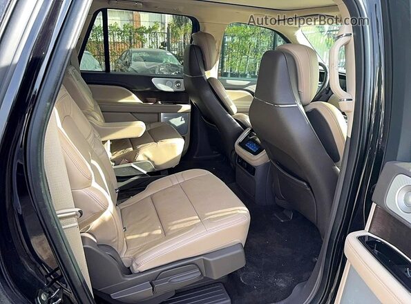 5LMJJ3KT0NEL05009 2022 LINCOLN NAVIGATOR Черный Вид салона спереди