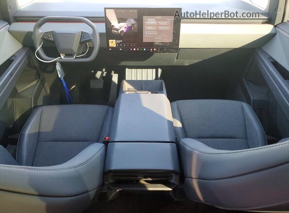 7G2CEGEC3SA076420 2025 TESLA CYBERTRUCK Silver Vista del cuadro de instrumentos