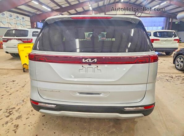 KNDNB4H37N6169779 2022 KIA CARNIVAL Серебряный Вид салона спереди