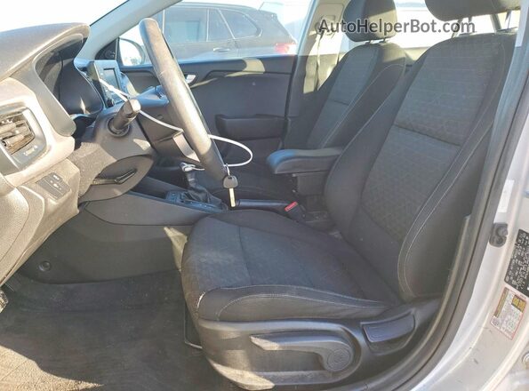 3KPA24AB8JE062485 2018 KIA RIO Серебряный Вид панели приборов