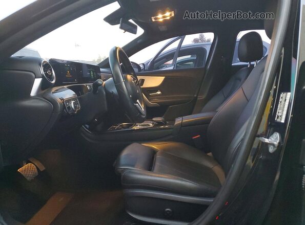 W1K3G4EB8LW047830 2020 MERCEDES-BENZ A Black Widok deski rozdzielczej