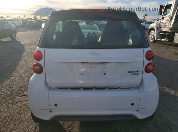 WMEEJ9AAXGK845484 2016 SMART FORTWO Белый Вид салона спереди