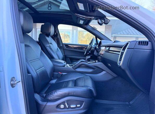 WP1AA2AY2KDA00870 2019 PORSCHE CAYENNE Белый Вид сзади