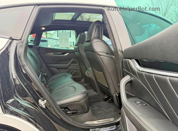 ZN661XUS7KX335888 2019 MASERATI LEVANTE Белый Вид панели приборов