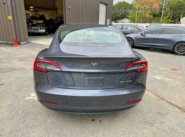 5YJ3E1EB1JF119421 2018 TESLA MODEL Серый 