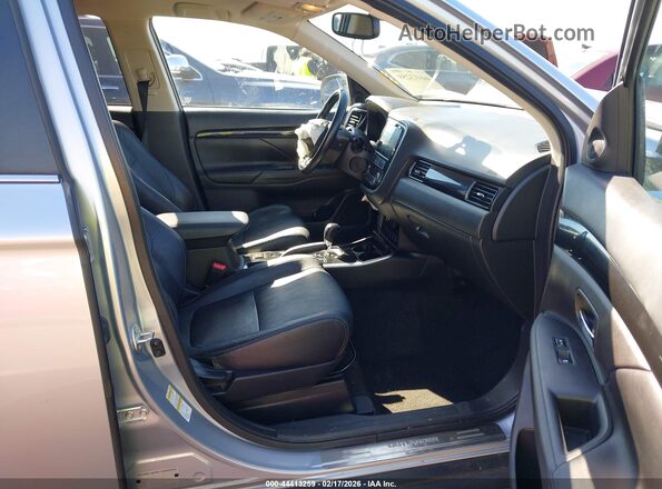 JA4AD3A30HZ063278 2017 MITSUBISHI OUTLANDER Серебряный Вид салона спереди