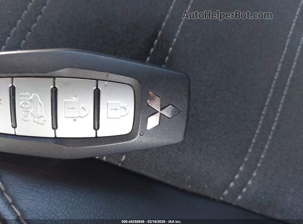 JA4J3VA81RZ065035 2024 MITSUBISHI OUTLANDER Белый Вид панели приборов