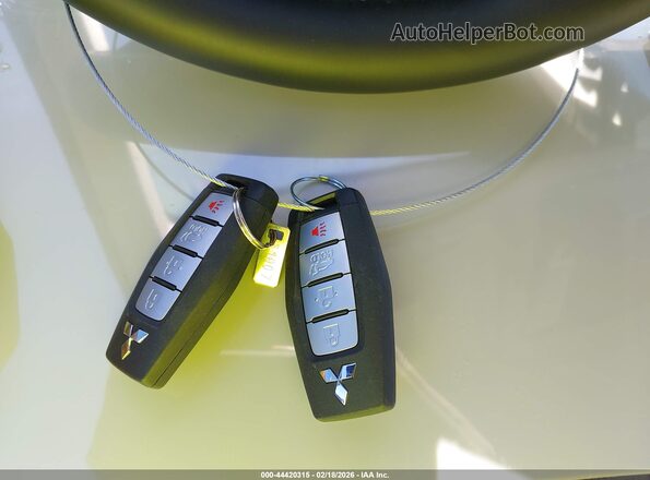 JA4J3WA82SZ037501 2025 MITSUBISHI OUTLANDER Gray Widok deski rozdzielczej