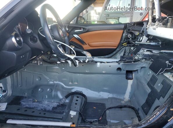 JC1NFAEK2H0116166 2017 FIAT 124 Черный Вид салона спереди