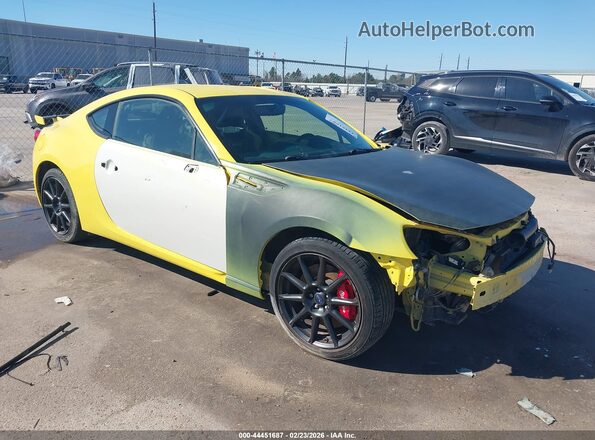 JF1ZCAC16H9601242 2017 SUBARU BRZ Желтый Передняя правая четверть
