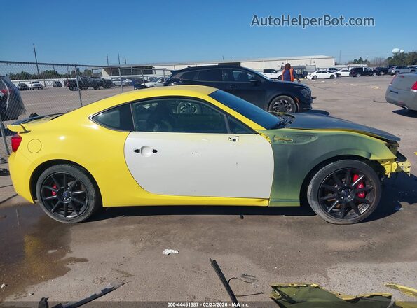 JF1ZCAC16H9601242 2017 SUBARU BRZ Желтый Панорамный вид салона 360°