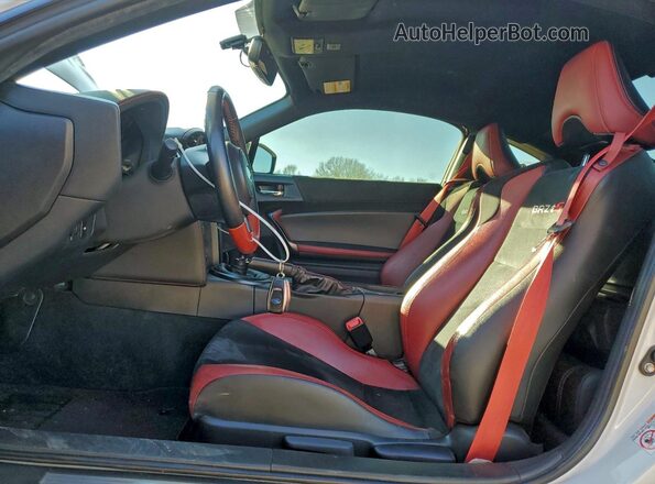 JF1ZCAD12L9700518 2020 SUBARU BRZ White Widok wnętrza z przodu