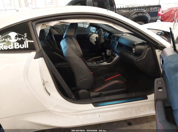 JF1ZDBE12R9702778 2024 SUBARU BRZ Белый Вид салона спереди