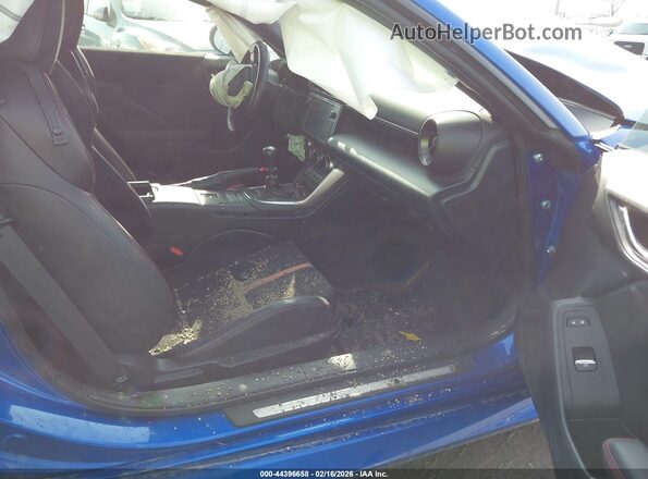 JF1ZDBE16N9701112 2022 SUBARU BRZ Синий Вид салона спереди