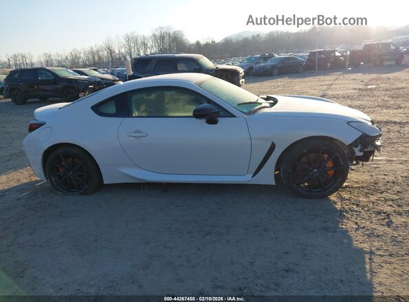 JF1ZDBS14S9700931 2025 SUBARU BRZ White Widok wnętrza z tyłu