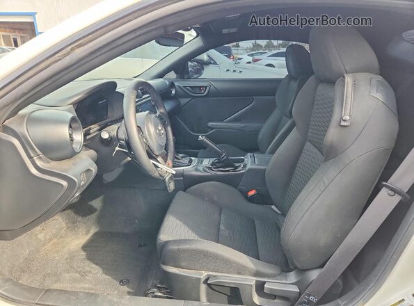 JF1ZNBB1XR8756336 2024 TOYOTA GR Белый Вид салона спереди