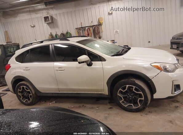 JF2GPABC0HH251431 2017 SUBARU CROSSTREK Белый Вид задней части салона