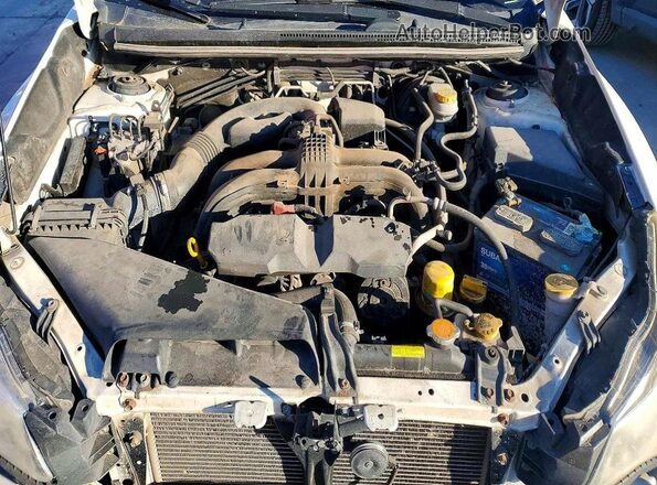 JF2GPANC1H8215274 2017 SUBARU CROSSTREK White Widok komory silnika
