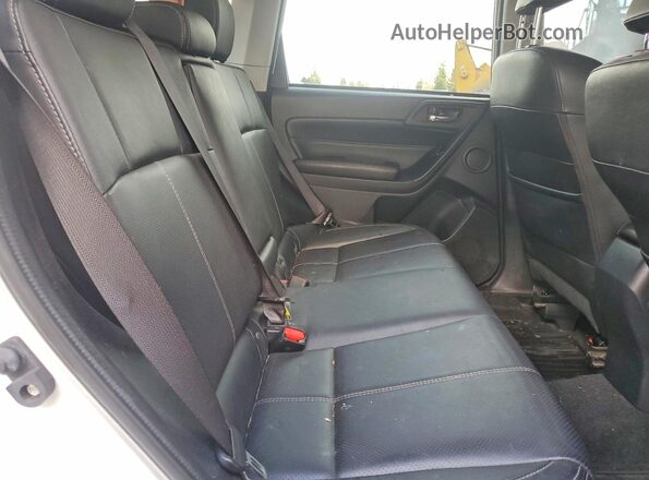 JF2SJAWC5JH401206 2018 SUBARU FORESTER 2.5I TO White Widok wnętrza z tyłu