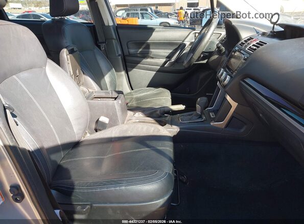 JF2SJAWC6JH434070 2018 SUBARU FORESTER 2.5I TO Серебряный Вид салона спереди