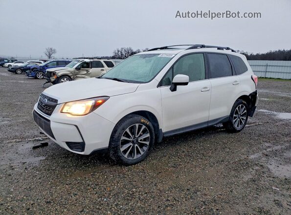 JF2SJGEC1HH811516 2017 SUBARU FORESTER2. Белый Передняя левая четверть