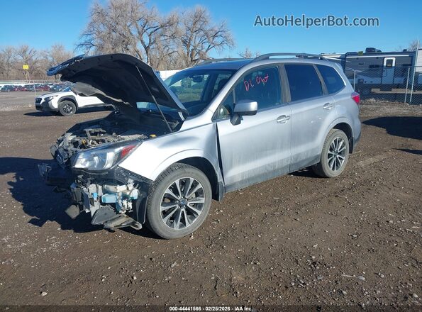 JF2SJGEC6HH487642 2017 SUBARU FORESTER2. Silver Vista tres cuartos delantera izquierda