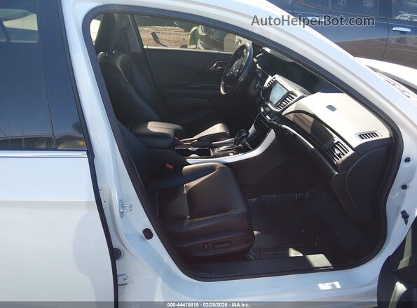 JHMCR6F56HC005382 2017 HONDA ACCORD HYBRID Белый Вид салона спереди