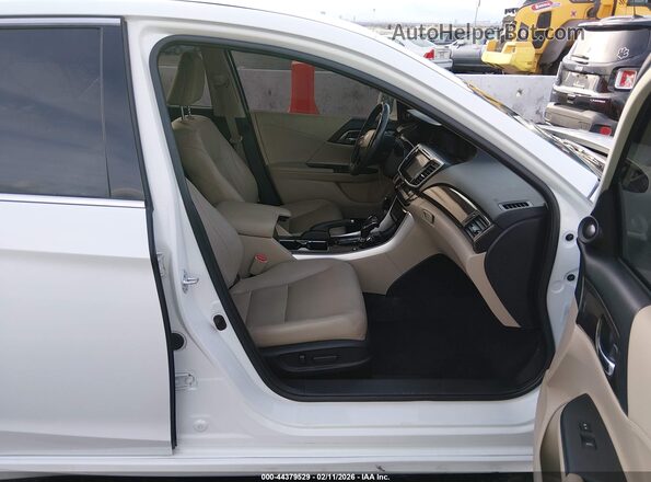 JHMCR6F75HC028296 2017 HONDA ACCORD HYBRID Белый Вид салона спереди