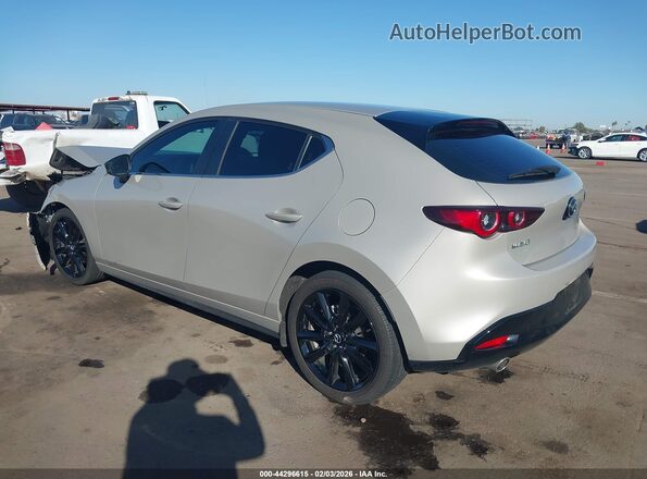 JM1BPAKM9R1718583 2024 MAZDA 3 Желто-коричневый Задняя левая четверть