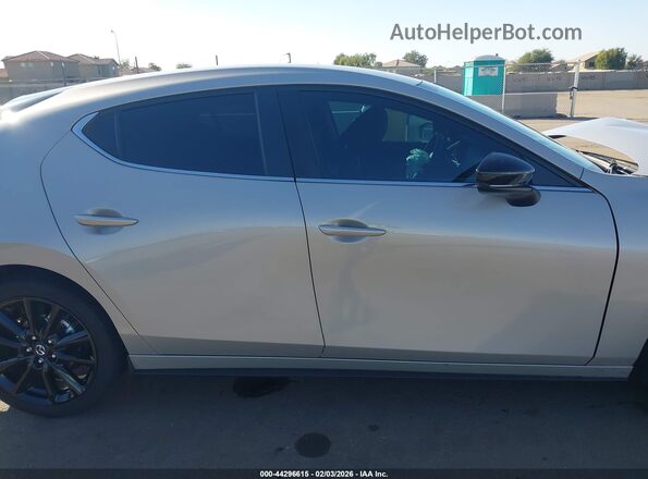 JM1BPAKM9R1718583 2024 MAZDA 3 Желто-коричневый Вид задней части салона