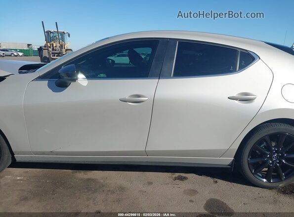 JM1BPAKM9R1718583 2024 MAZDA 3 Желто-коричневый Панорамный вид салона 360°