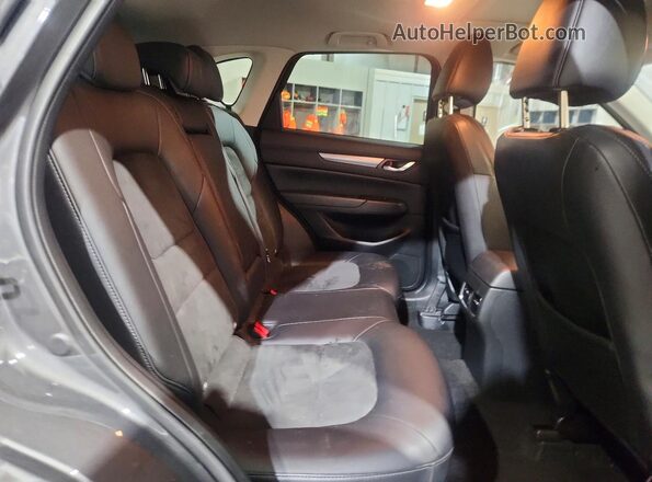 JM3KFACM8J0469082 2018 MAZDA CX-5 Gray Widok wnętrza z tyłu
