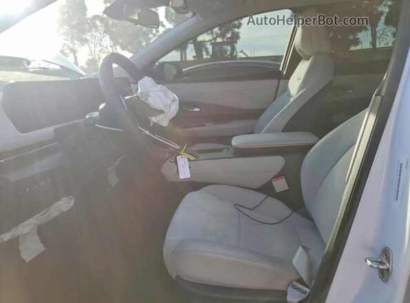JN1AF0BA4RM432883 2024 NISSAN ARIYA White Vista interior delantera